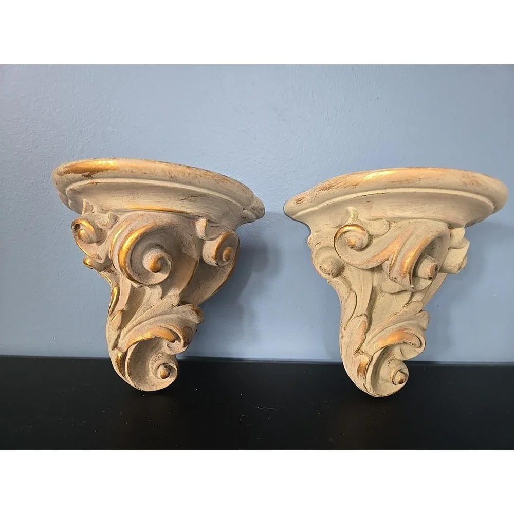 Italian Rococo Style Carved Giltwood Wall Bracket Wall Corbel Wall Shelf Pair